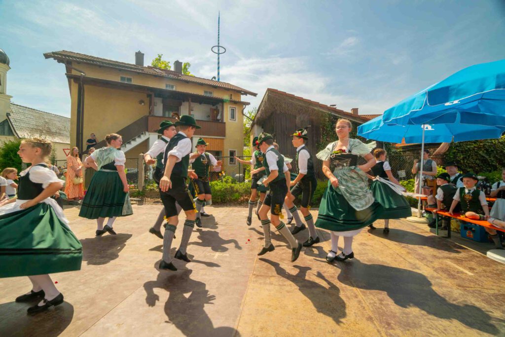 Maibaum Tradition